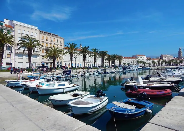 Spacious With Balcony, Close To The Znjan Apartment *