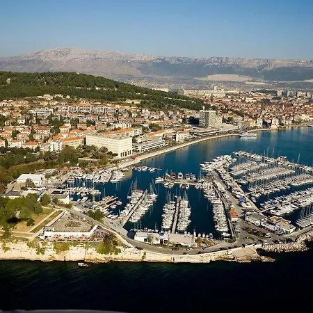 Spacious With Balcony, Close To The Znjan Apartamento Split