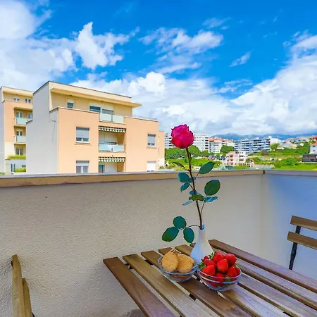 Apartment Znjan With Balcony *