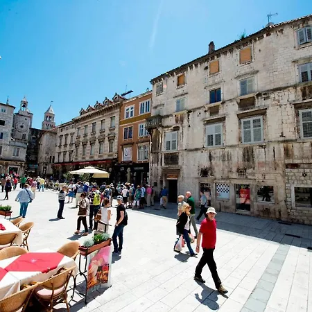 Spacious With Balcony, Close To The Znjan Appartamento