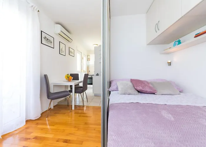 Spacious With Balcony, Close To The Znjan