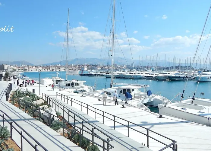 Spacious With Balcony, Close To The Znjan * Spalato