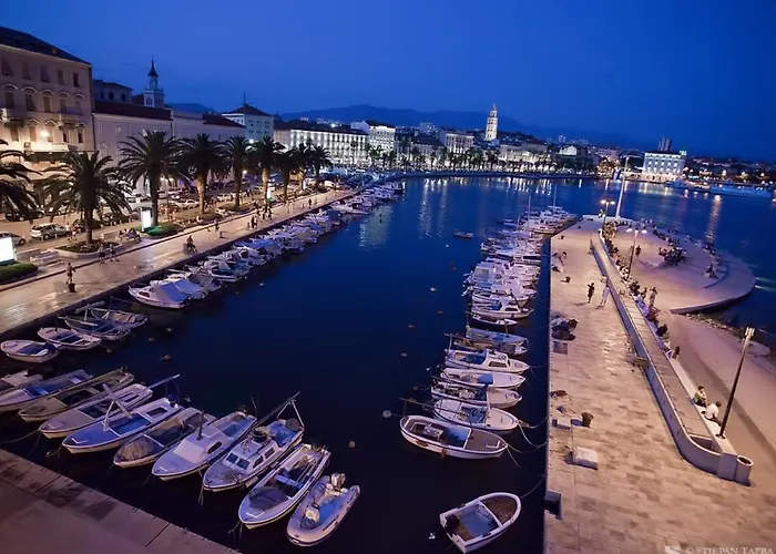 Spacious With Balcony, Close To The Znjan Appartamento