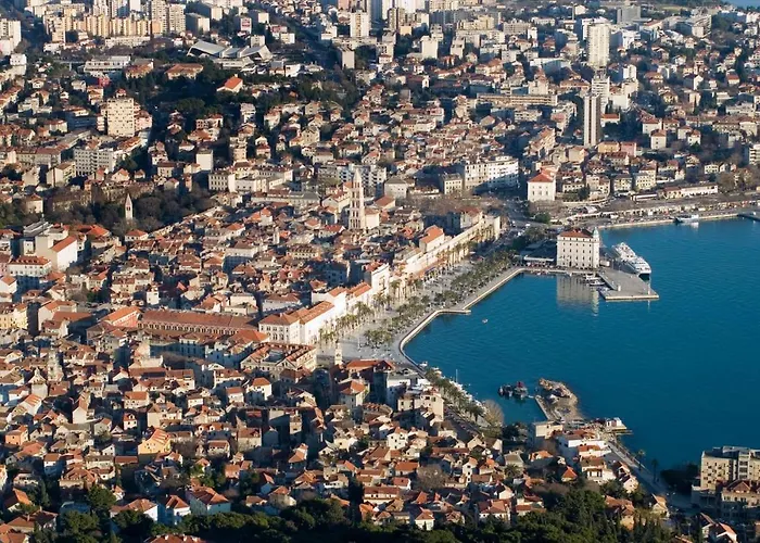 Spacious With Balcony, Close To The Znjan